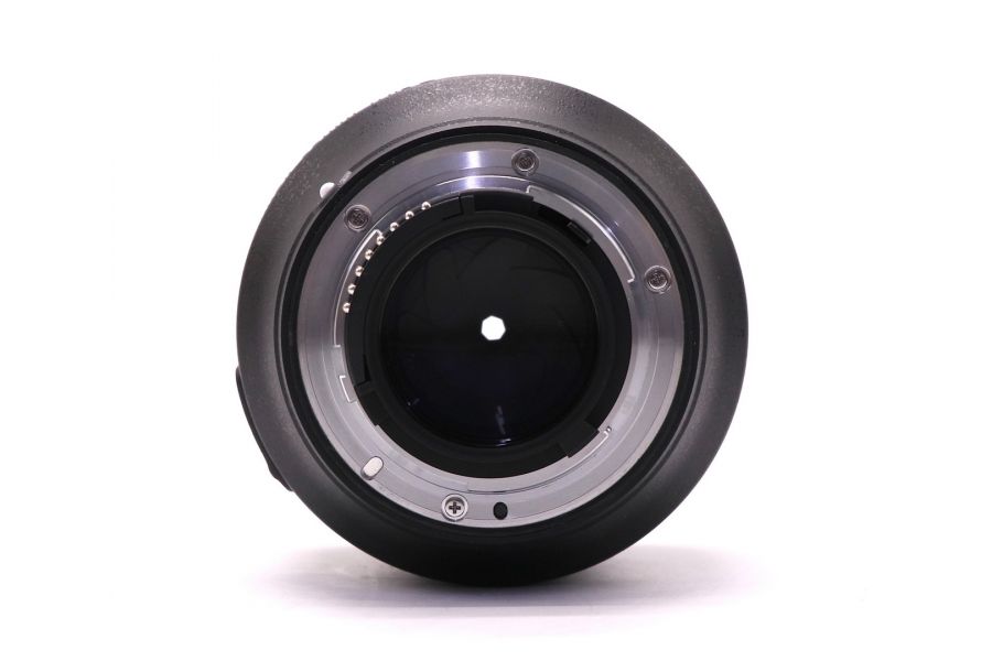 Объектив Nikon 85mm f/1.8G AF-S Nikkor в упаковке