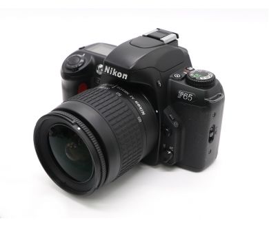 Зеркальный пленочный фотоаппарат Nikon F65 kit