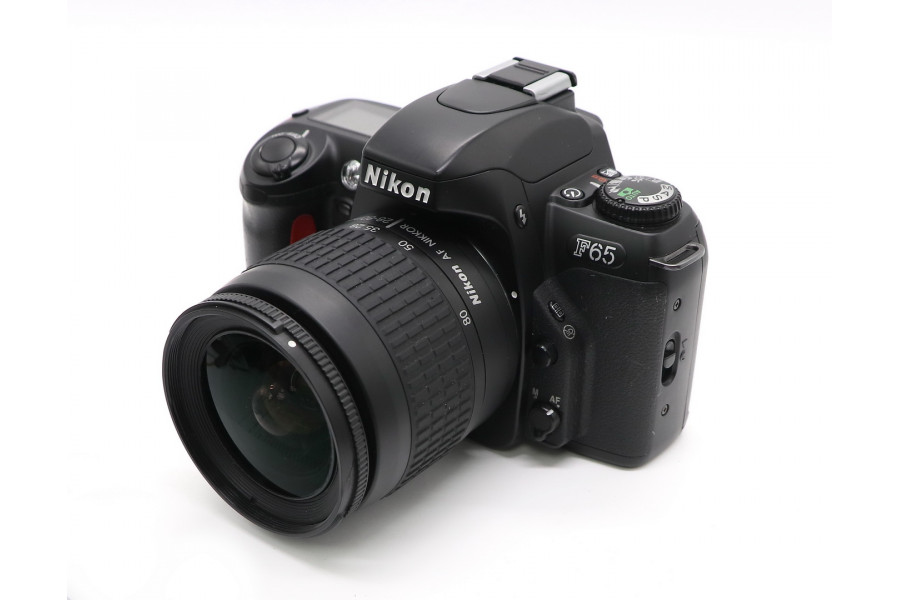 Зеркальный пленочный фотоаппарат Nikon F65 kit