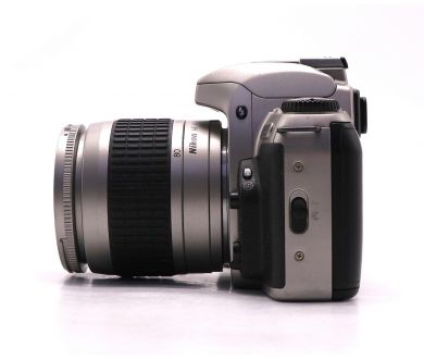 Зеркальный пленочный фотоаппарат Nikon F65 kit