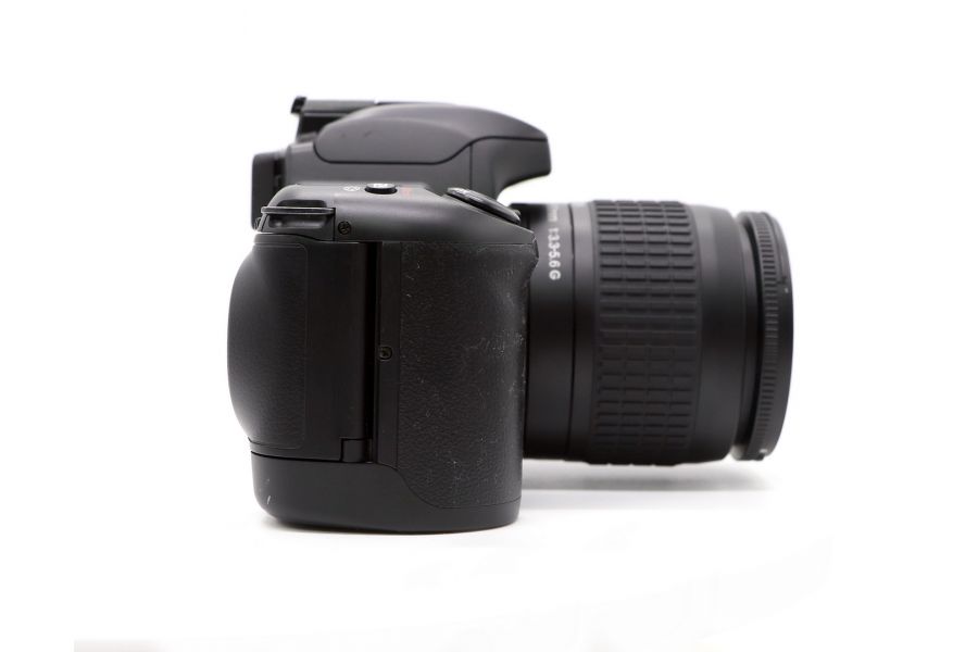 Зеркальный пленочный фотоаппарат Nikon F65 kit