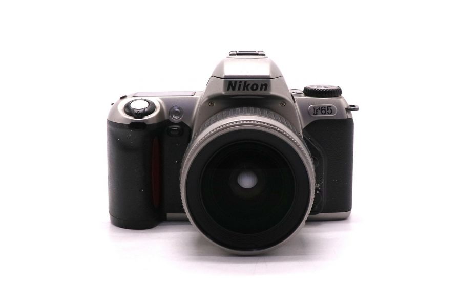 Зеркальный пленочный фотоаппарат Nikon F65 kit