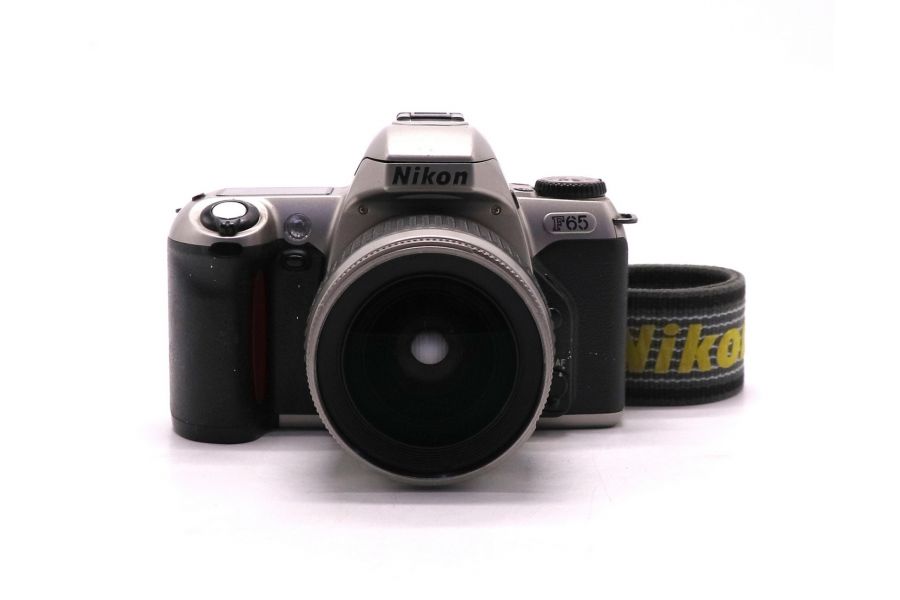 Зеркальный пленочный фотоаппарат Nikon F65 kit