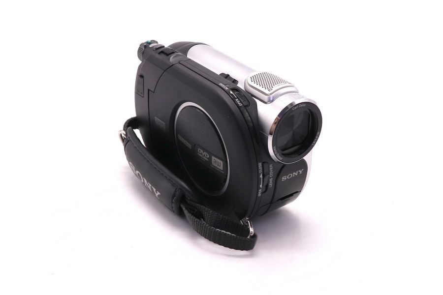 Видеокамера компактная Sony DCR-DVD108E Handycam