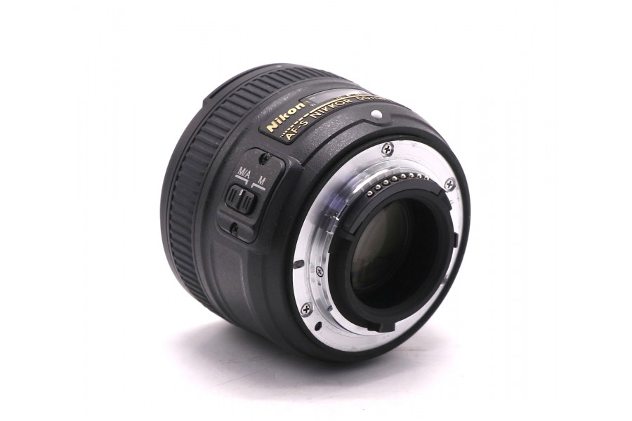 Объектив Nikon 50mm f/1,8G AF-S Nikkor в упаковке