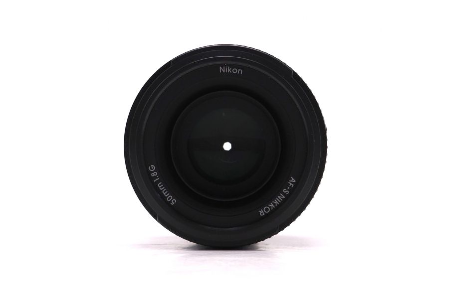 Объектив Nikon 50mm f/1,8G AF-S Nikkor в упаковке