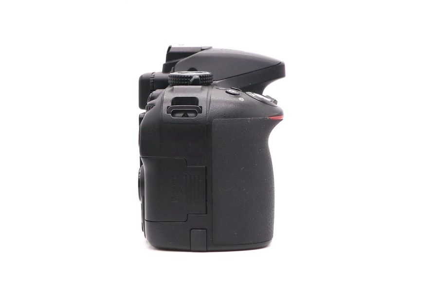 Камера Nikon D5300 body (пробег 4000 кадров)
