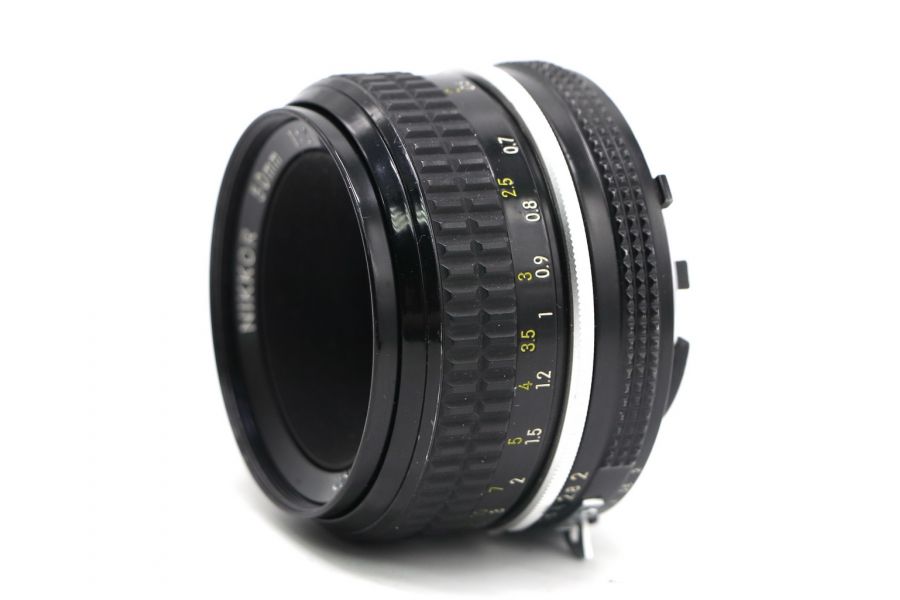 Nikon 50mm f/2 Nikkor светосильный объектив (1974)