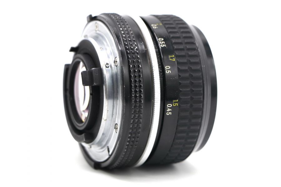 Nikon 50mm f/2 Nikkor светосильный объектив (1974)