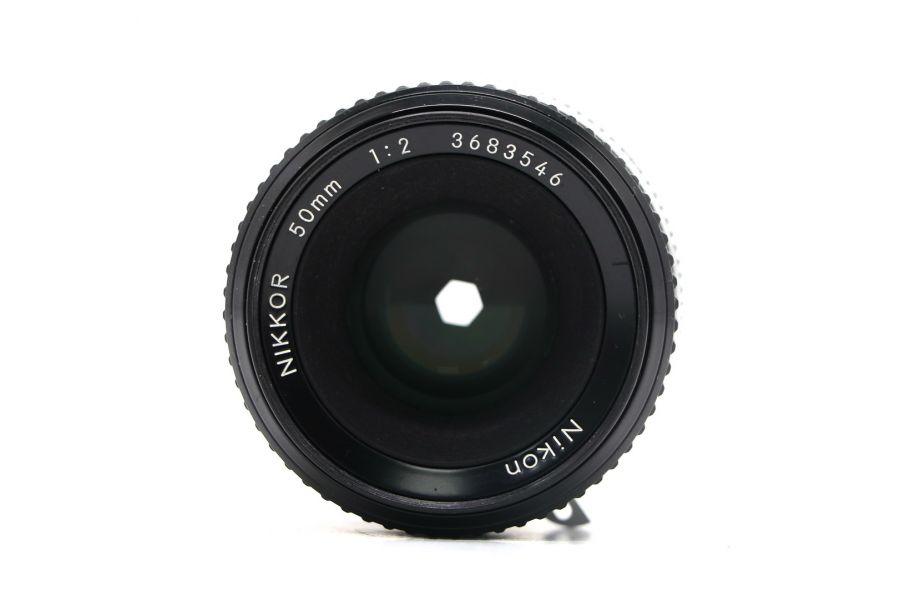 Nikon 50mm f/2 Nikkor светосильный объектив (1974)