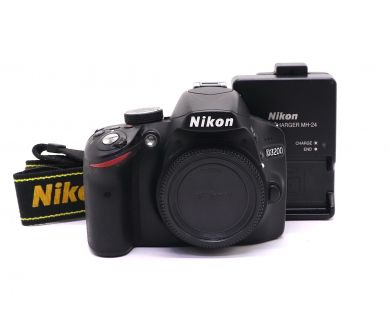 Камера Nikon D3200 body (пробег 4750 кадров)