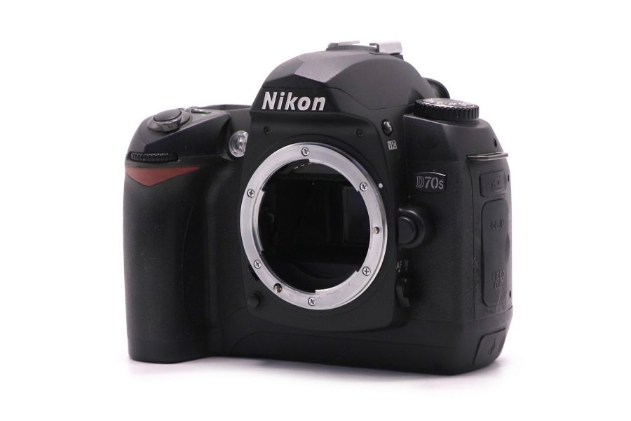 Фотокамера Nikon D70s body (пробег 4000 кадров)