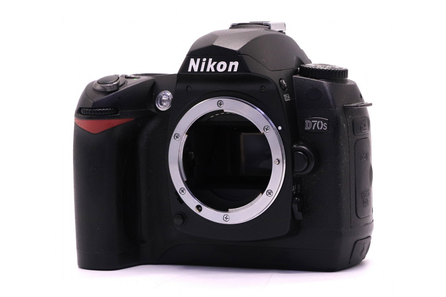 Фотокамера Nikon D70s body (пробег 4400 кадров)