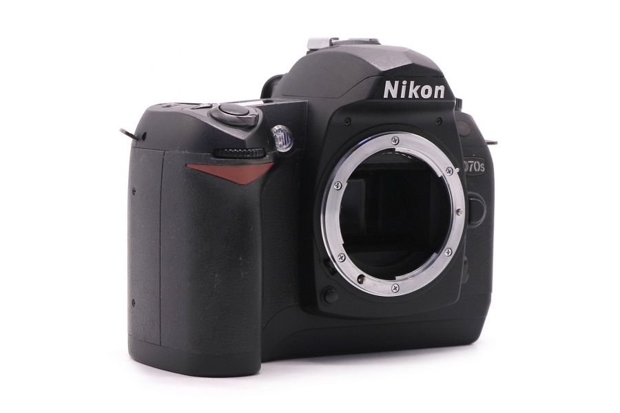 Фотокамера Nikon D70s body (пробег 4000 кадров)