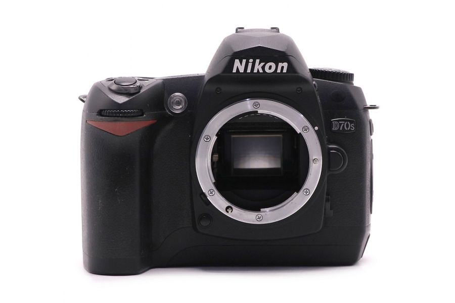 Фотокамера Nikon D70s body (пробег 4000 кадров)