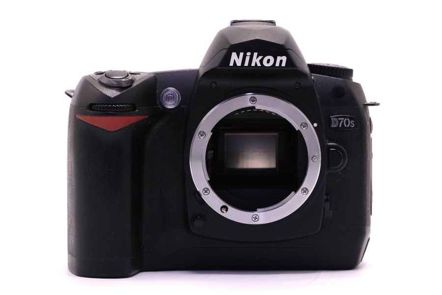 Фотокамера Nikon D70s body (пробег 4400 кадров)