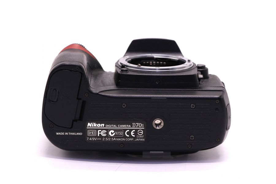 Фотокамера Nikon D70s body (пробег 4400 кадров)