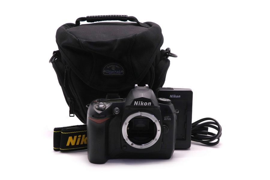 Фотокамера Nikon D70s body (пробег 4000 кадров)