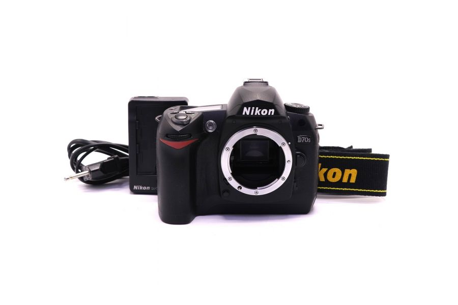 Фотокамера Nikon D70s body (пробег 4400 кадров)