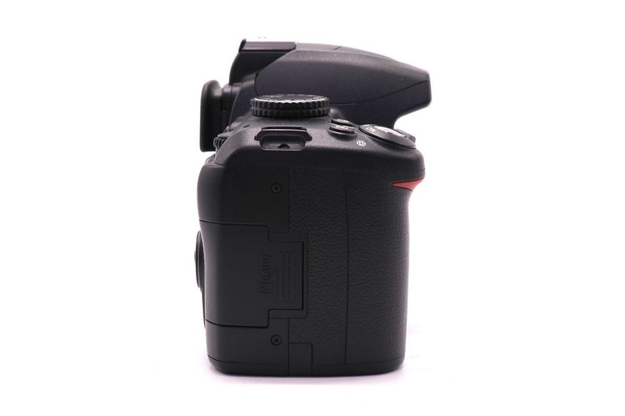 Nikon D3000 body (пробег 5300 кадров)