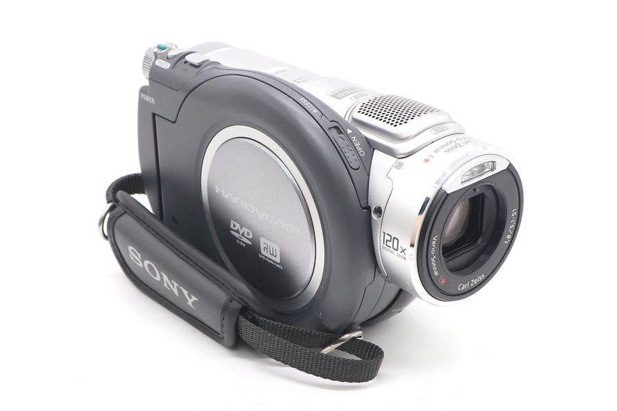 Цифровая серая видеокамера Sony DCR-DVD405E