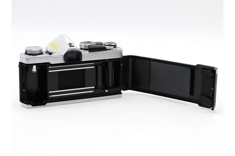 Фотоаппарат серебристый Olympus OM-1n body (Japan)