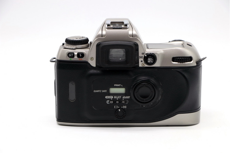 Зеркальная камера Nikon F80 Quartz Date body gray