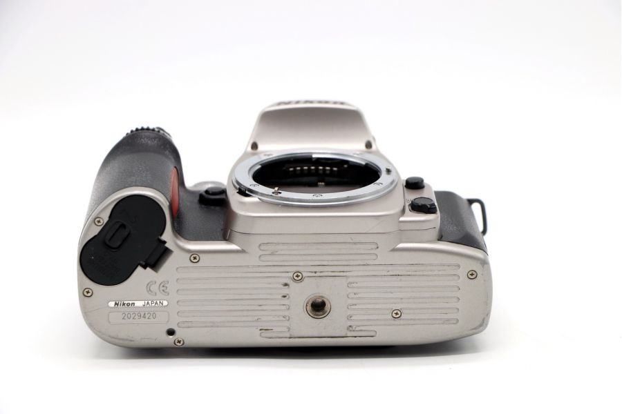 Зеркальная камера Nikon F80 Quartz Date body gray