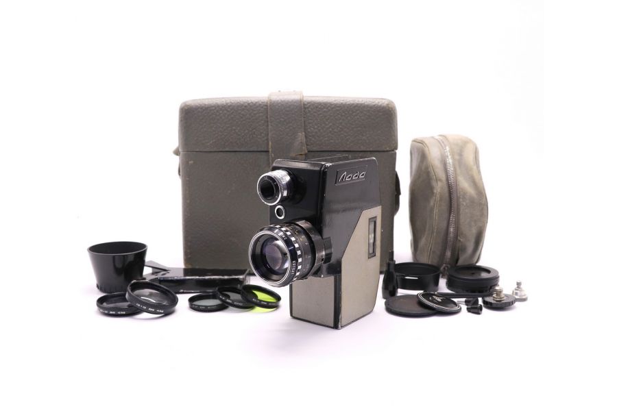 Кинокамера советская Лада комплект (СССР, 1969)