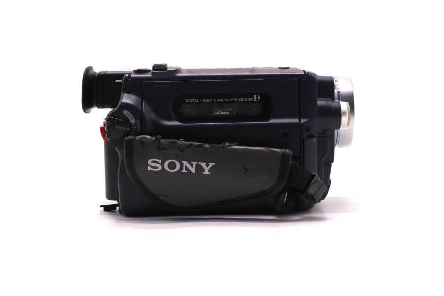 Видеокамера начального уровня Sony DCR-TRV140E