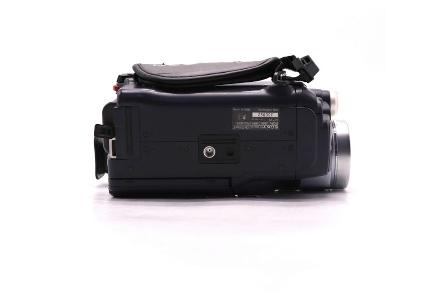 Видеокамера начального уровня Sony DCR-TRV140E