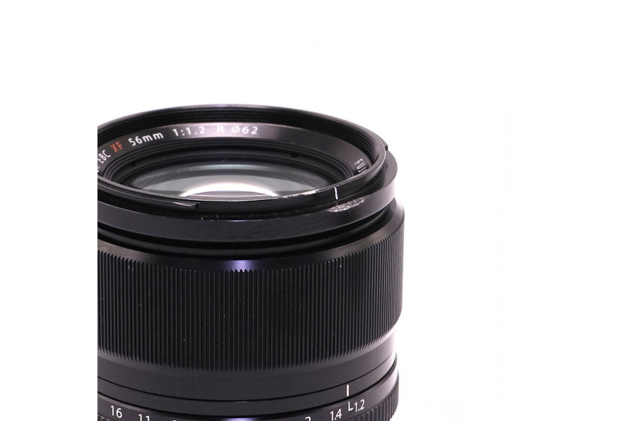 Цифровой объектив Fujifilm XF 56mm f/1.2 R в упаковке