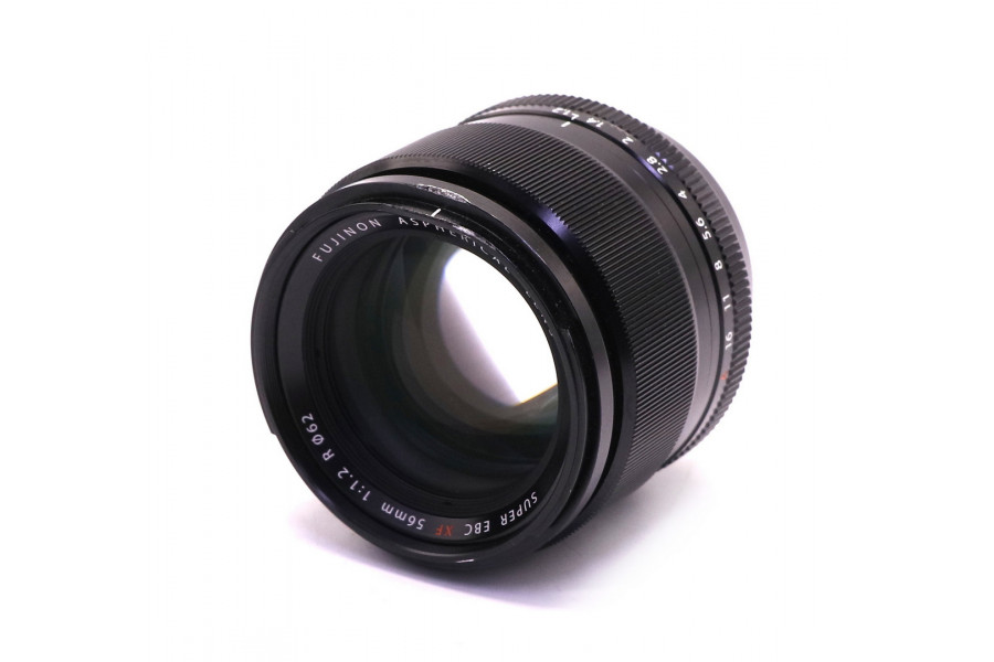Цифровой объектив Fujifilm XF 56mm f/1.2 R в упаковке