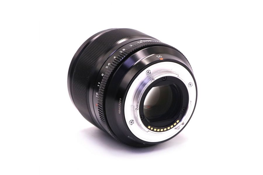 Цифровой объектив Fujifilm XF 56mm f/1.2 R в упаковке