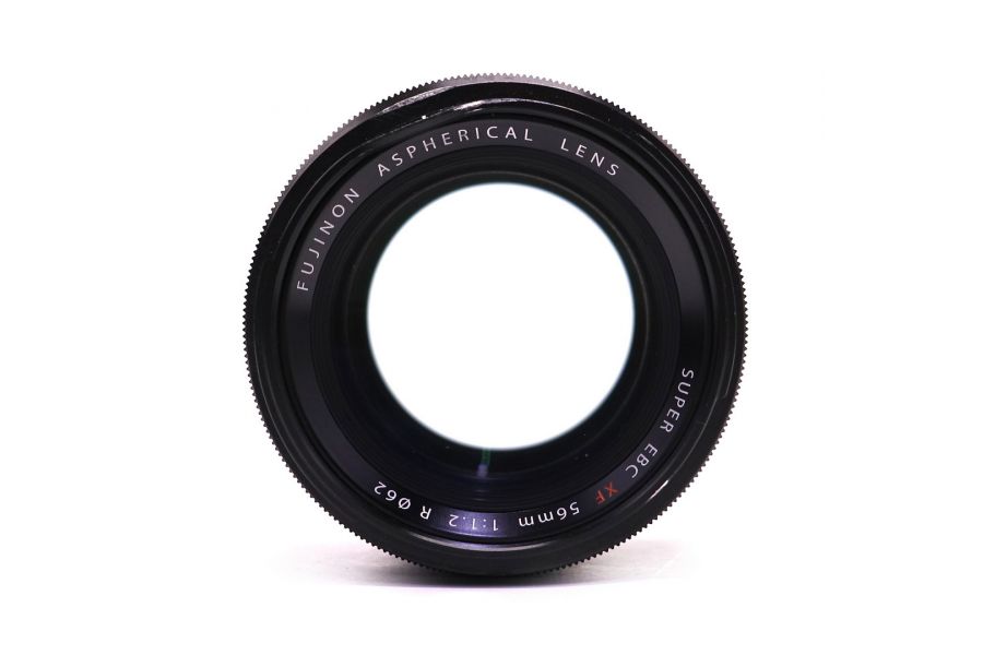 Цифровой объектив Fujifilm XF 56mm f/1.2 R в упаковке