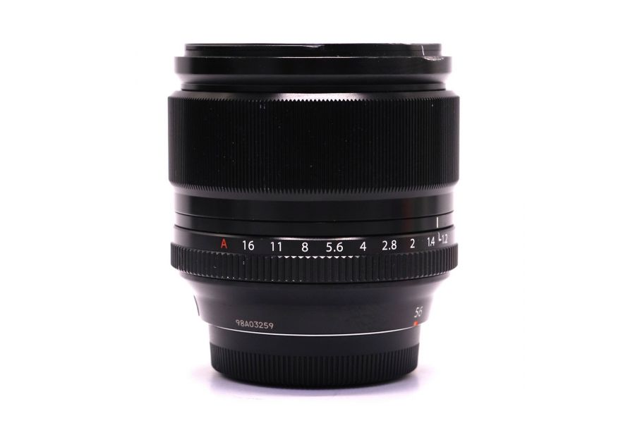 Цифровой объектив Fujifilm XF 56mm f/1.2 R в упаковке