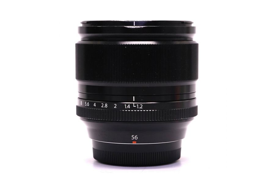 Цифровой объектив Fujifilm XF 56mm f/1.2 R в упаковке