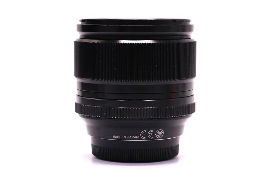 Цифровой объектив Fujifilm XF 56mm f/1.2 R в упаковке