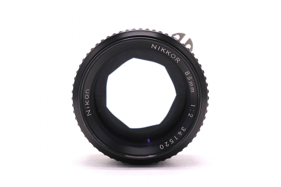 Мануальный объектив Nikon AI-S 85mm f/2 Nikkor