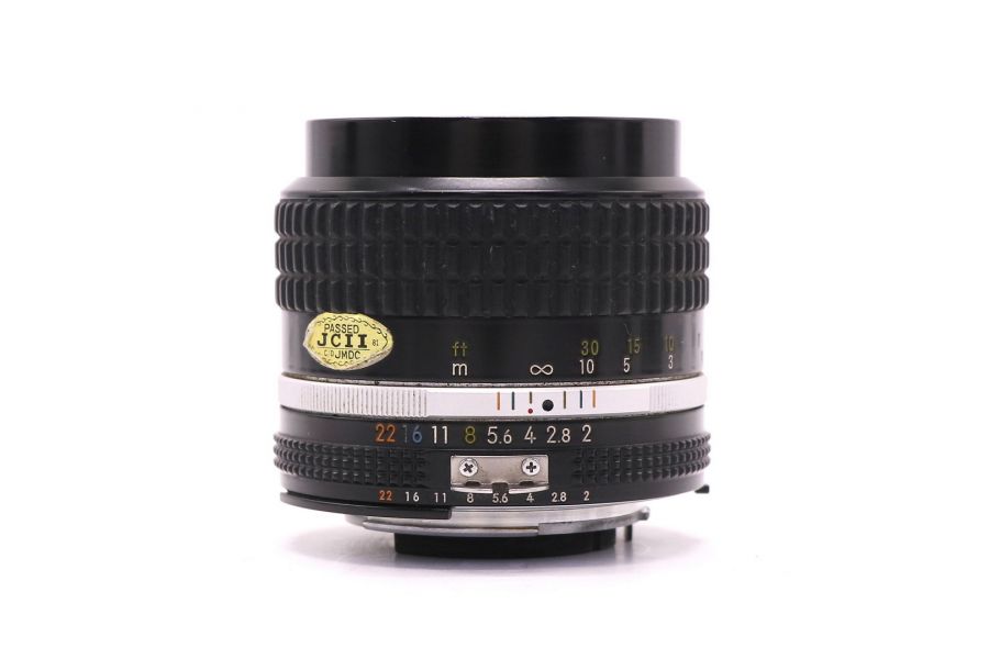 Мануальный объектив Nikon AI-S 85mm f/2 Nikkor