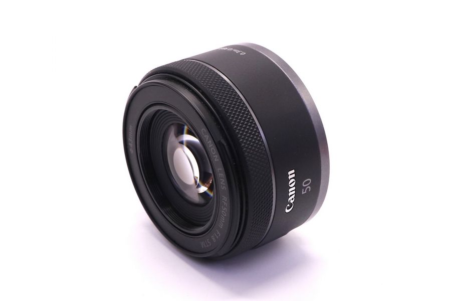 Canon RF 50mm f/1.8 STM в упаковке