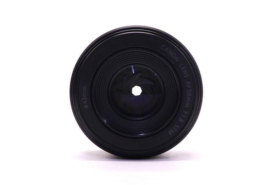 Canon RF 50mm f/1.8 STM в упаковке