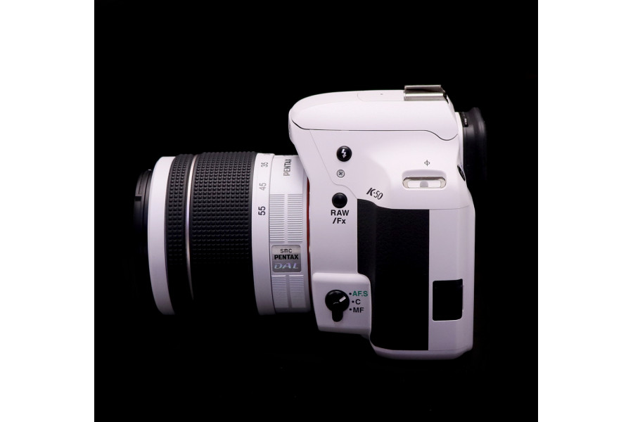 Камера Pentax K-50 kit (пробег 3180 кадров)