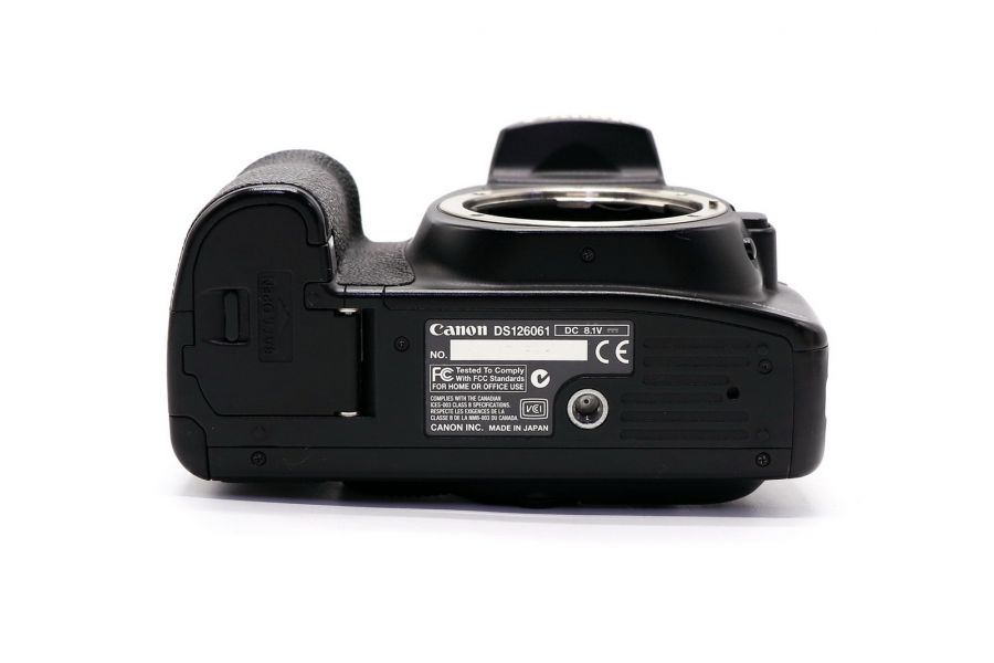 Зеркальный фотоаппарат Canon EOS 20D body