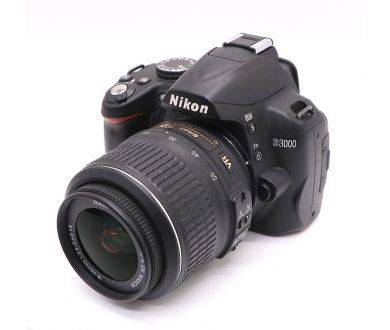 Nikon D3000 kit (пробег 11000 кадров)
