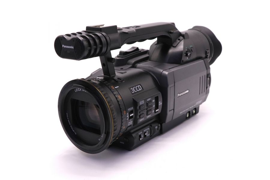 Видеокамера профессиональная Panasonic AG-DVX100B