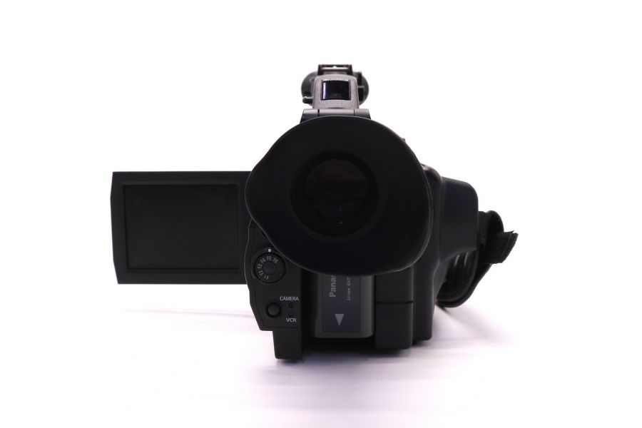 Видеокамера профессиональная Panasonic AG-DVX100B