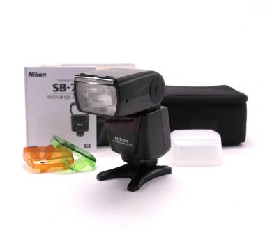 Фотовспышка Nikon Speedlight SB-700 (комплект)