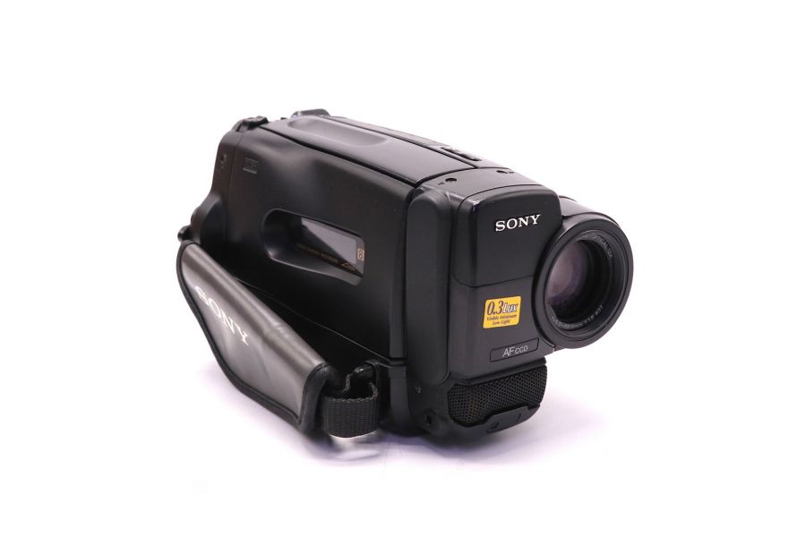 Кассетная аналоговая видеокамера Sony CCD-TR401E