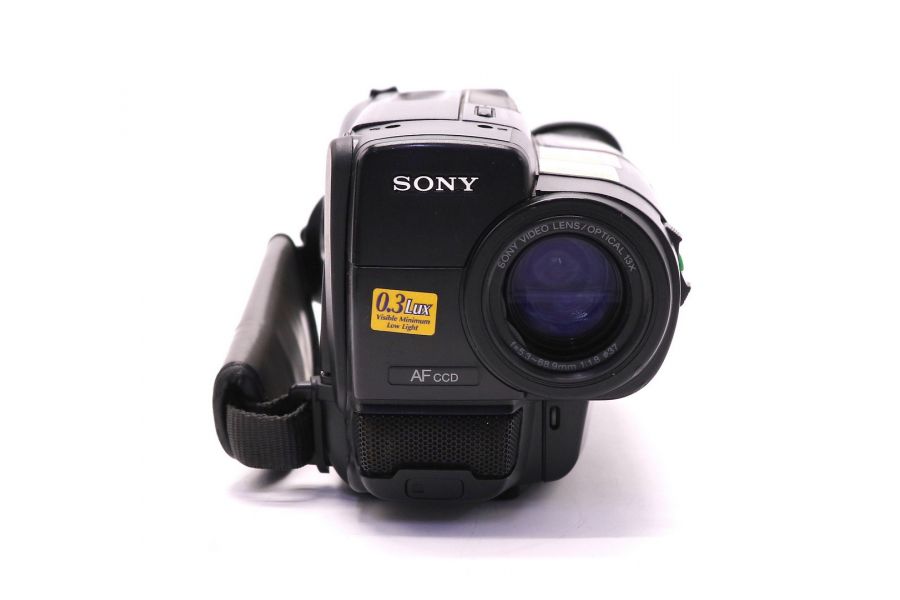 Кассетная аналоговая видеокамера Sony CCD-TR401E